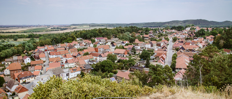 Blick auf den Ort Langenstein bei Halberstadt