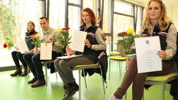 Drei junge Frauen und ein Mann werden als Forstinspektoren in den Landesdienst Sachsen-Anhalt übernommen